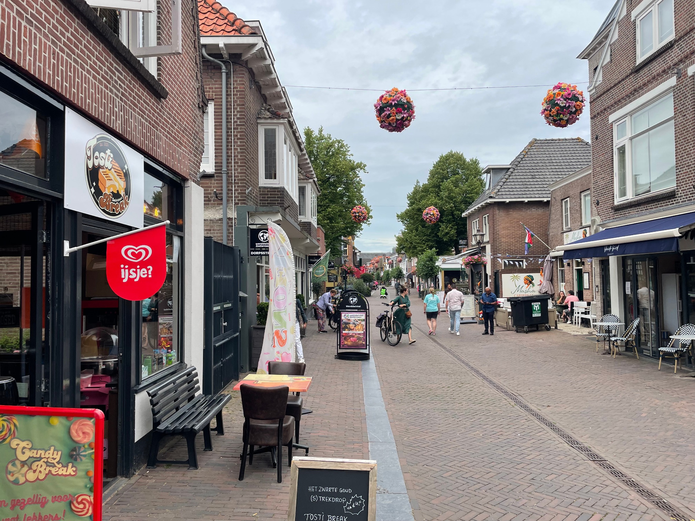 Winkelruimte in het centrale horeca deel van de Dorpsstraat Zoetermeer