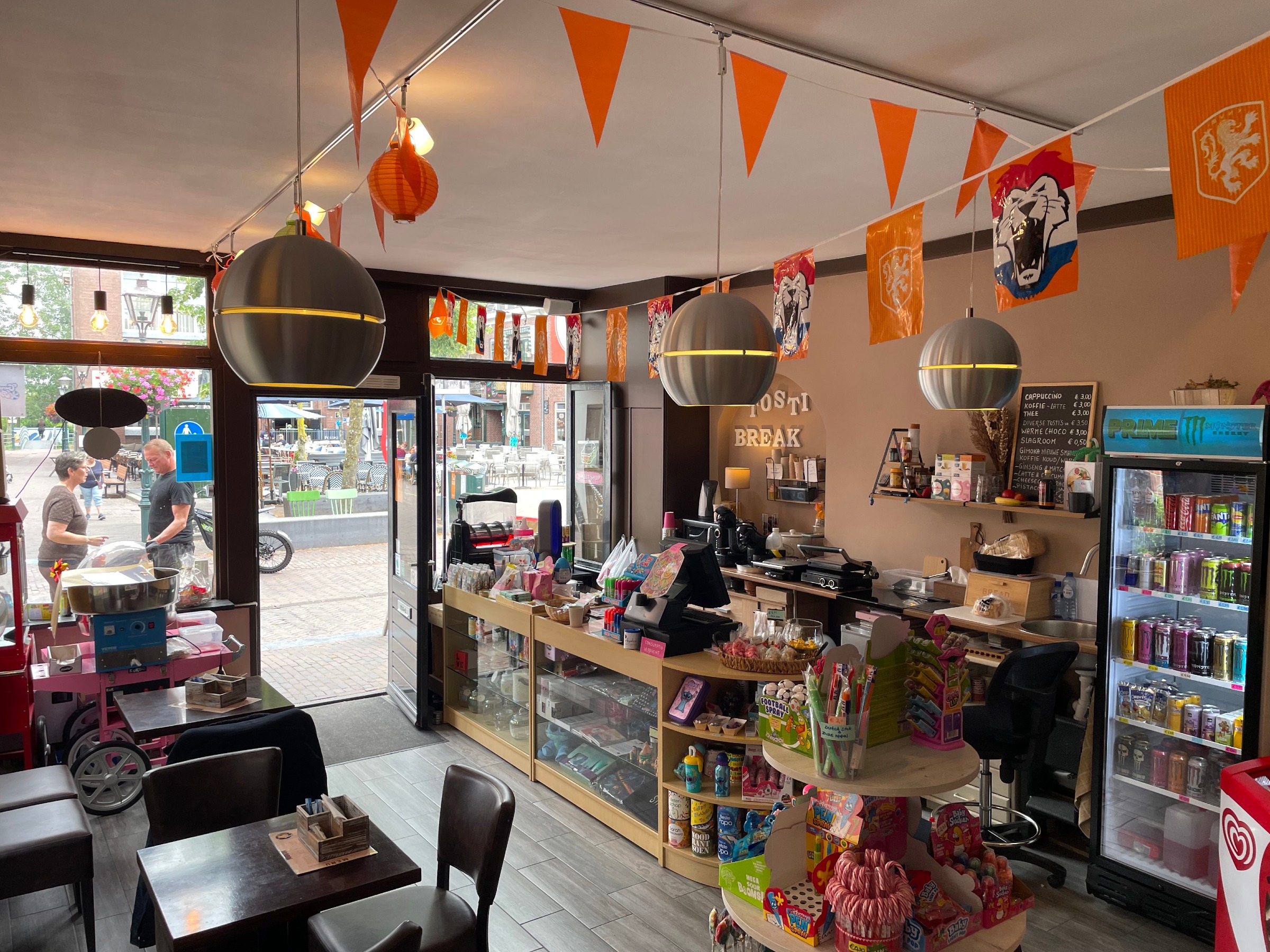 Winkelruimte in het centrale horeca deel van de Dorpsstraat Zoetermeer