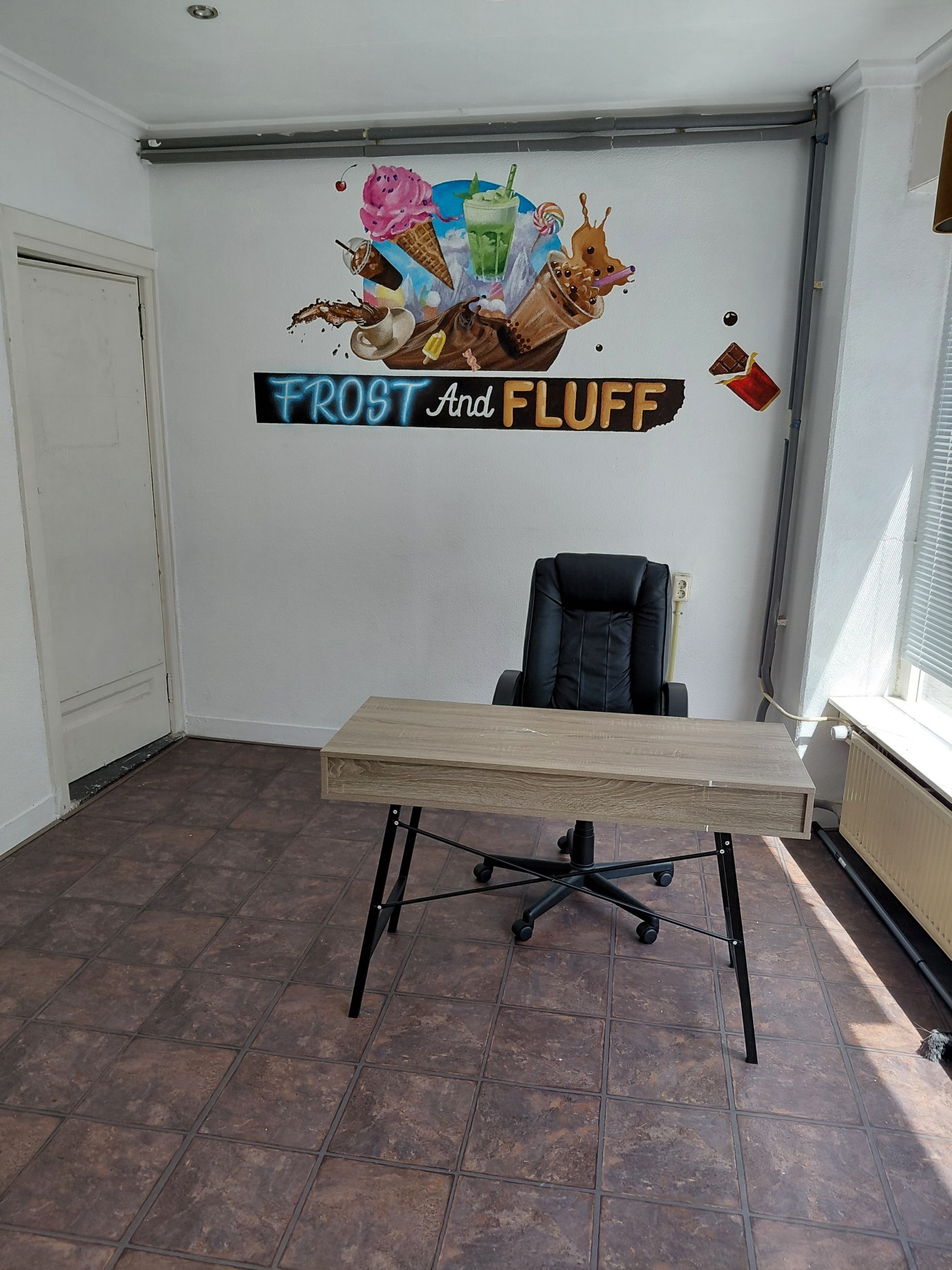 Winkelruimte aan drukke doorgaande Korvelseweg